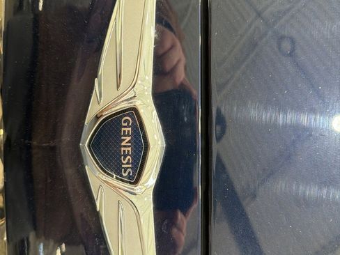 Used 2023 Genesis G70 2.0T image 27