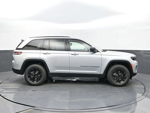 New 2025 Jeep Grand Cherokee 4WD image 6