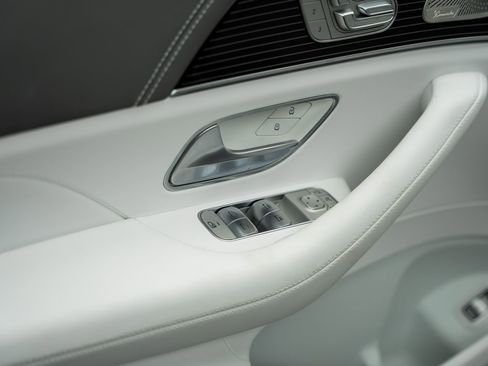 Used 2025 Mercedes-Benz Maybach GLS 600 4MATIC image 76