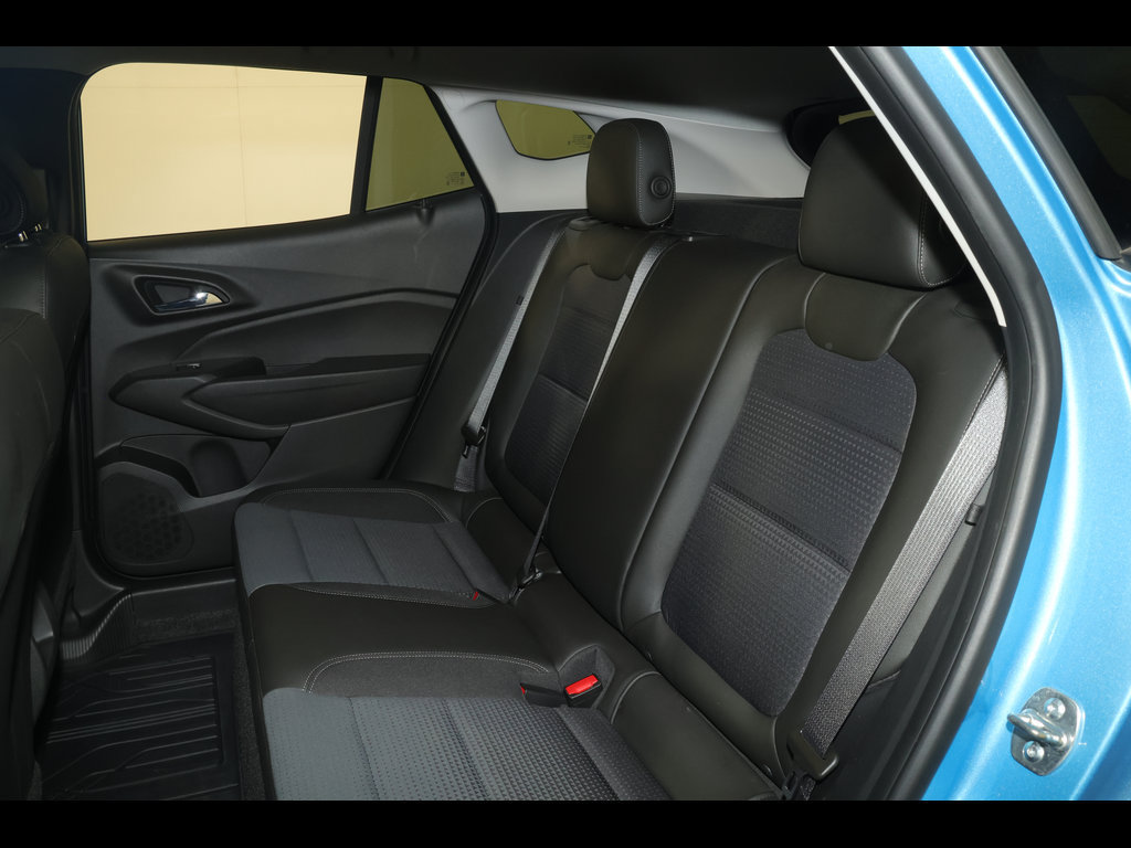 Used 2025 Chevrolet Trax LT w/ Driver Confidence Package FWD image 23