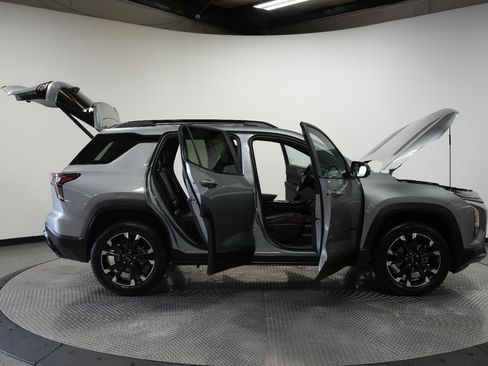 Used 2025 Chevrolet Equinox RS AWD/4WD image 11