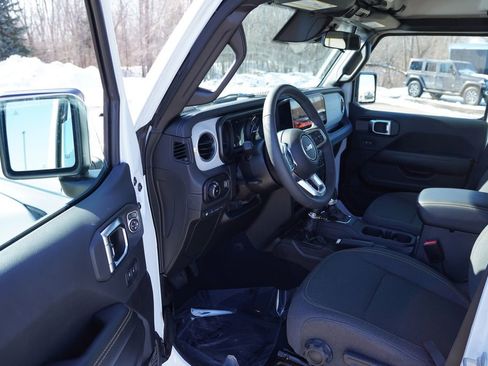 Certified 2025 Jeep Wrangler Unlimited Sahara w/ Safety Group image 15