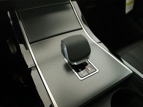 New 2024 Land Rover Range Rover Evoque Dynamic SE image 15