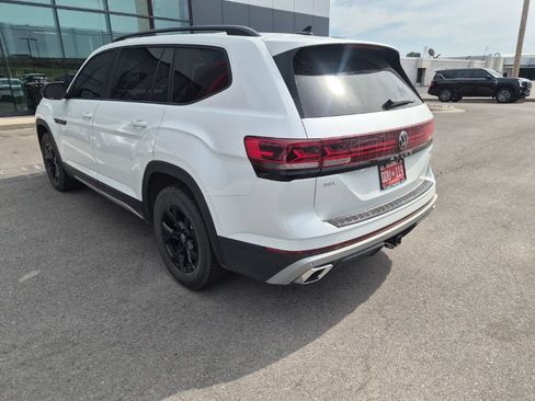 Used 2024 Volkswagen Atlas Peak Edition SEL AWD/4WD image 7