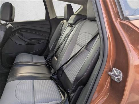 Used 2017 Ford Escape SE w/ SE Sport Appearance Package image 19