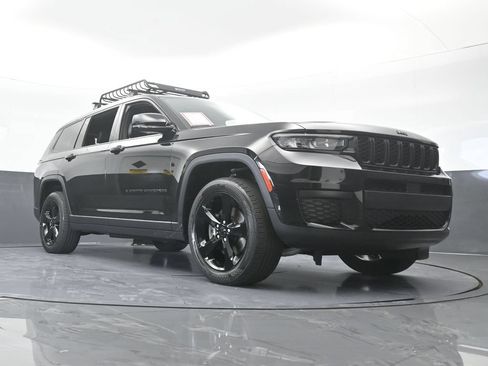 Used 2022 Jeep Grand Cherokee L Laredo RWD image 66