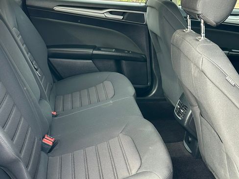 Used 2020 Ford Fusion SE image 12