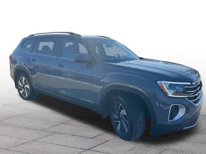 Used 2025 Volkswagen Atlas SE w/ Panoramic Sunroof Package