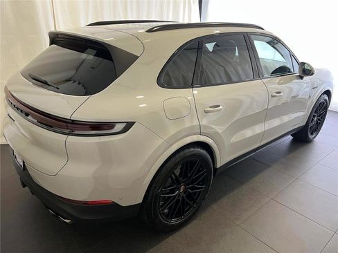 New 2026 Porsche Cayenne E-Hybrid image 9