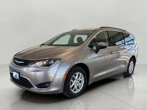 Used 2017 Chrysler Pacifica Touring Plus FWD image 6
