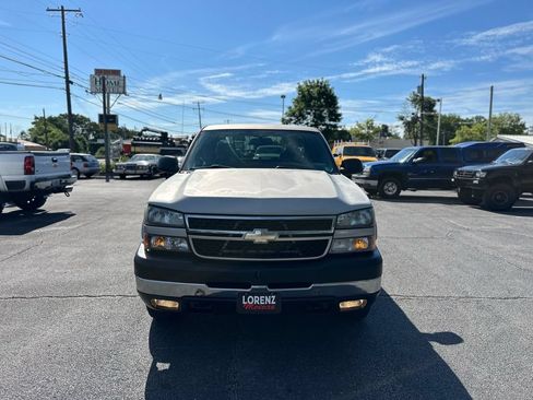 Used 2006 Chevrolet Silverado 2500 LT w/ Skid Plate Package AWD/4WD image 7