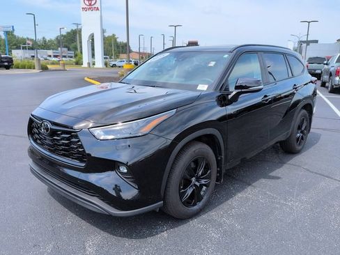 Certified 2025 Toyota Highlander XLE AWD/4WD image 3