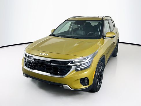 Used 2024 Kia Seltos SX w/ SX Sunroof Package AWD/4WD image 3