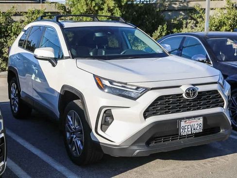 Used 2023 Toyota RAV4 XLE Premium image 30