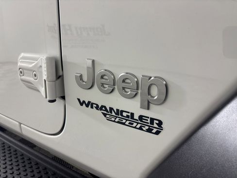 Used 2019 Jeep Wrangler Sport image 26