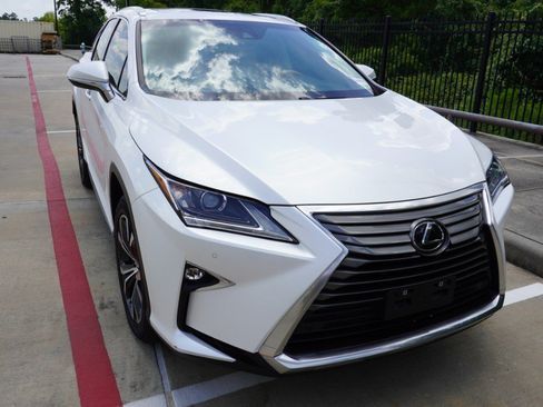 Used 2018 Lexus RX 350 FWD w/ Premium Package image 2