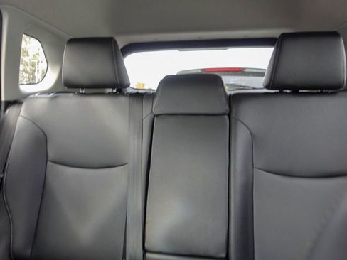 Used 2024 Toyota Corolla Cross XLE image 16