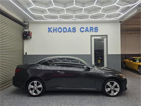 Used 2011 Lexus IS 250C image 5