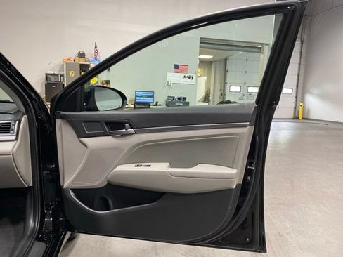 Used 2018 Hyundai Elantra Value Edition FWD image 28