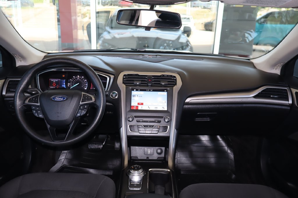 Used 2017 Ford Fusion SE w/ Fusion SE Technology Package FWD image 32