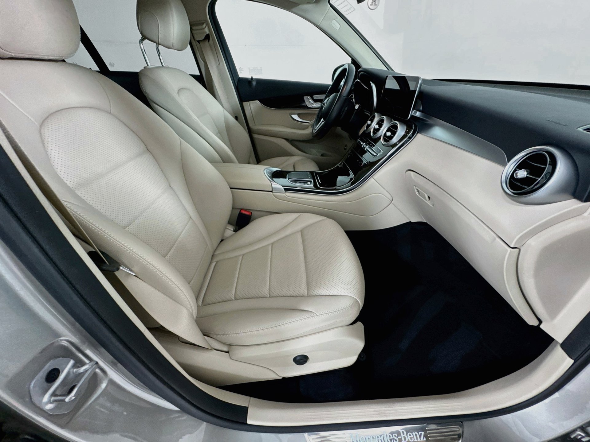 Certified 2022 Mercedes-Benz GLC 300 image 28