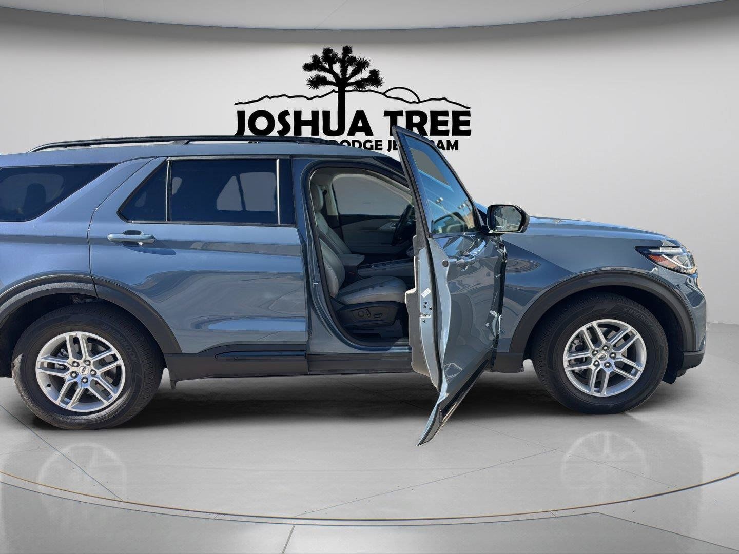 Used 2026 Ford Explorer Active w/ Active Comfort Package RWD image 9