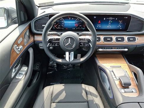 Used 2025 Mercedes-Benz GLS 450 4MATIC image 11