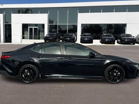 Used 2025 Toyota Camry SE FWD image 2