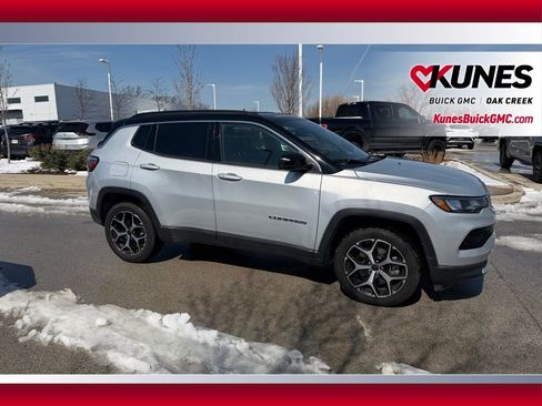 Used 2025 Jeep Compass Limited image 3