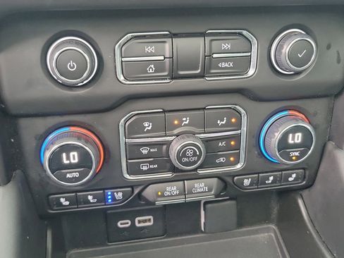 Used 2023 Chevrolet Tahoe Premier w/ Premium Package 2 AWD/4WD image 34