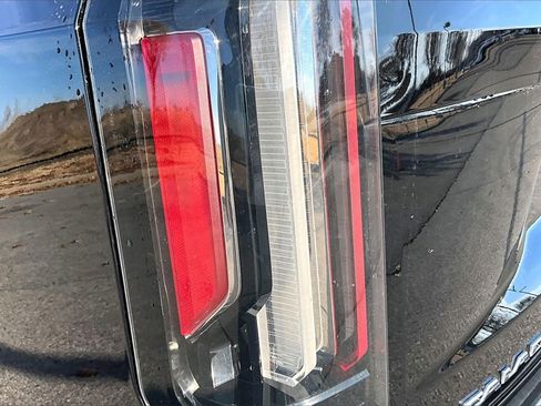 Used 2021 Cadillac Escalade Premium Luxury image 33