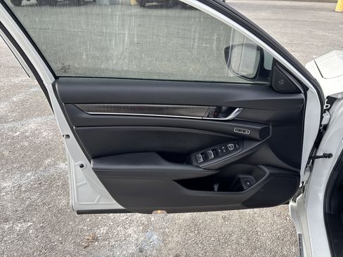 Used 2021 Honda Accord Touring image 18