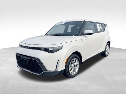 Certified 2025 Kia Soul LX w/ LX Technology Package FWD image 4