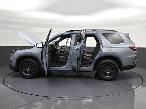 Used 2023 Honda Pilot TrailSport image 40