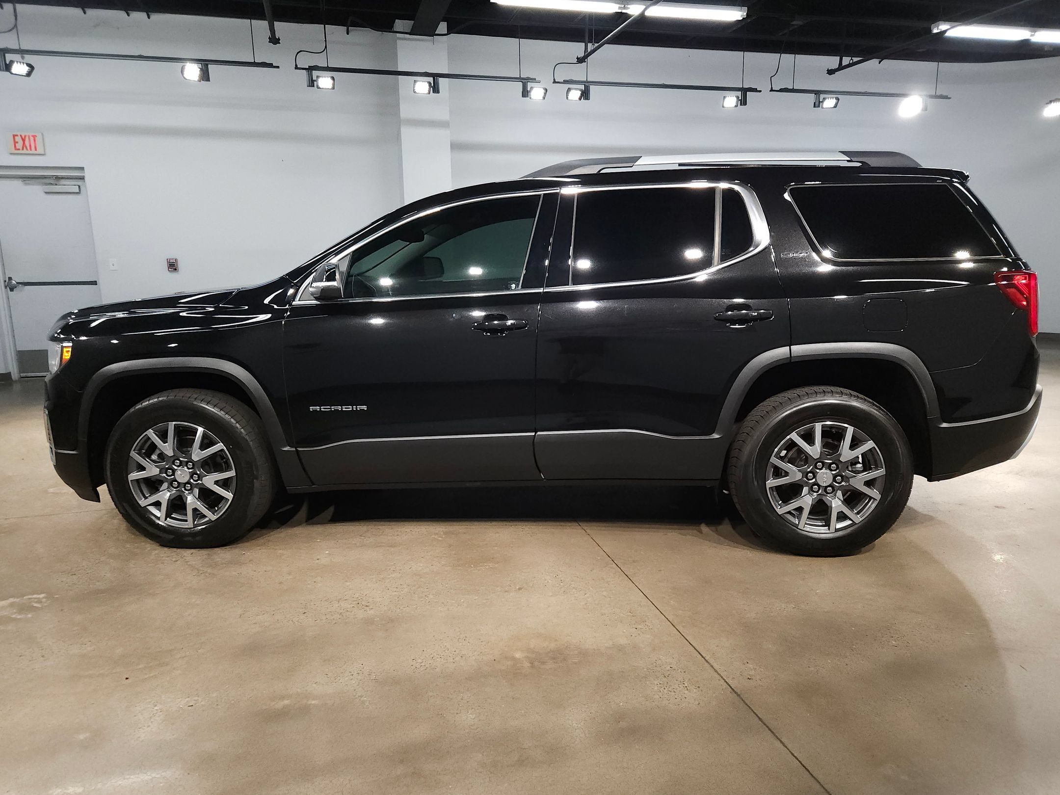 Used 2023 GMC Acadia SLT AWD/4WD image 4