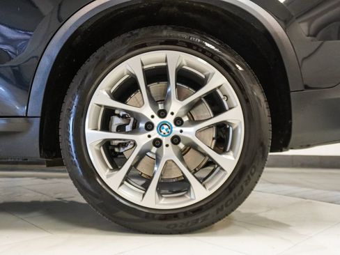 Used 2025 BMW X5 xDrive50e AWD/4WD image 36