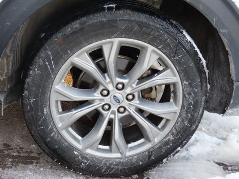 Used 2023 Ford Explorer XLT w/ Equipment Group 202A image 38