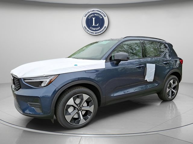 New 2026 Volvo XC40 B5 Core w/ Climate Package AWD/4WD image 1
