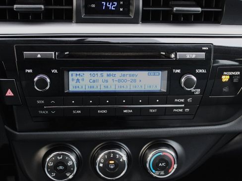 Used 2014 Toyota Corolla L image 27