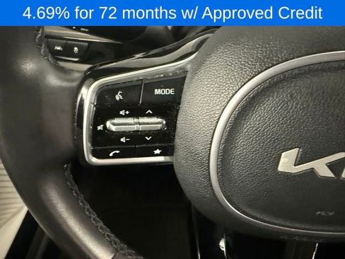 Used 2024 Kia Carnival EX image 18