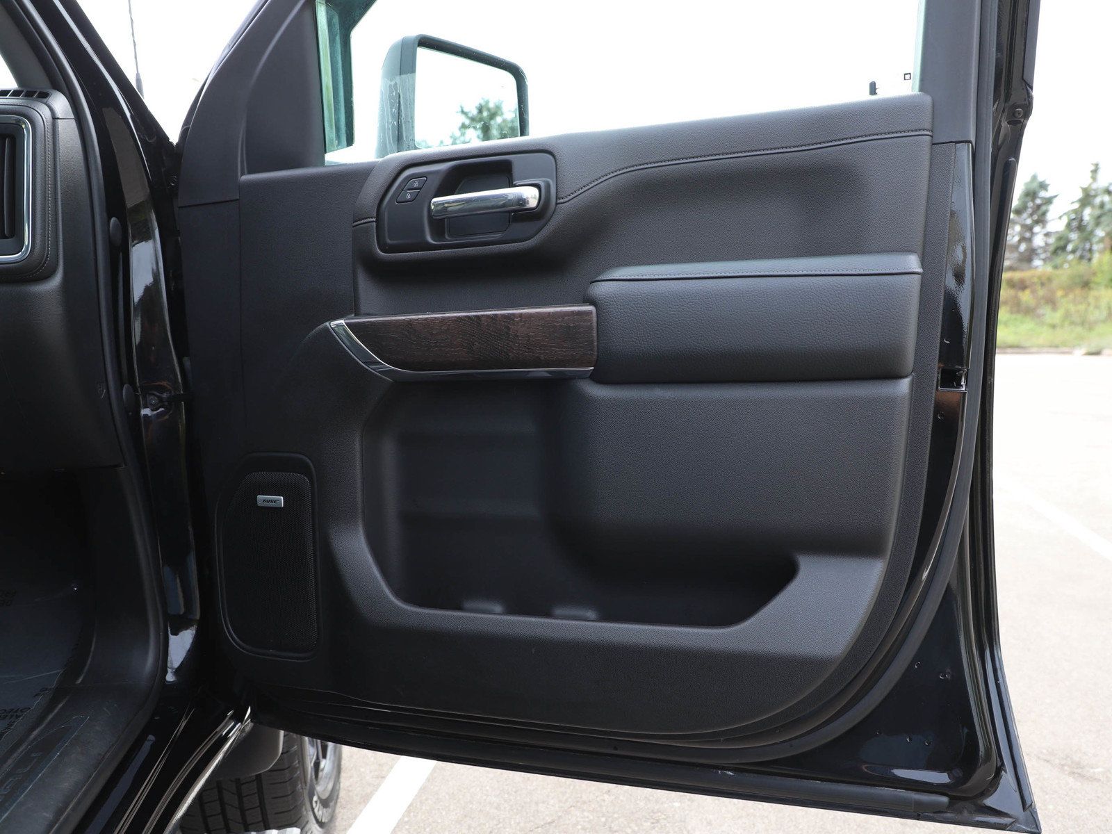 Used 2023 GMC Sierra 3500 Denali w/ Denali Black Diamond Edition AWD/4WD image 9