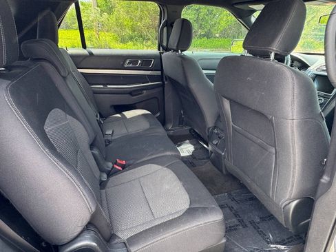 Used 2018 Ford Explorer XLT w/ Equipment Group 201A FWD image 13