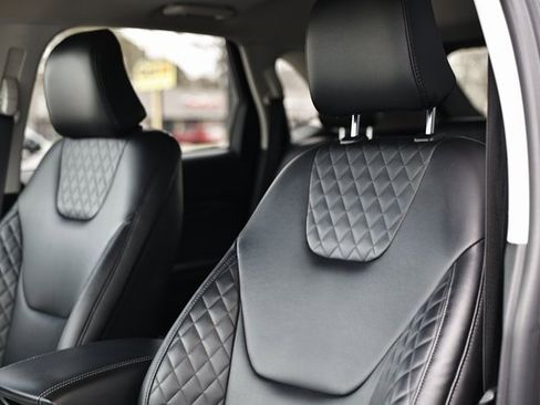 Used 2024 Ford Edge Titanium image 21