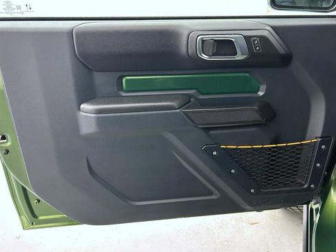 Used 2024 Ford Bronco Badlands image 9