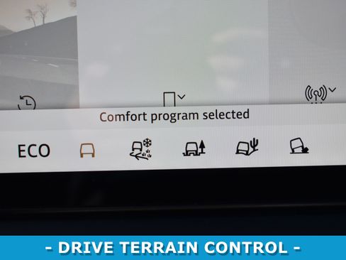 Used 2025 Land Rover Defender 110 S image 16