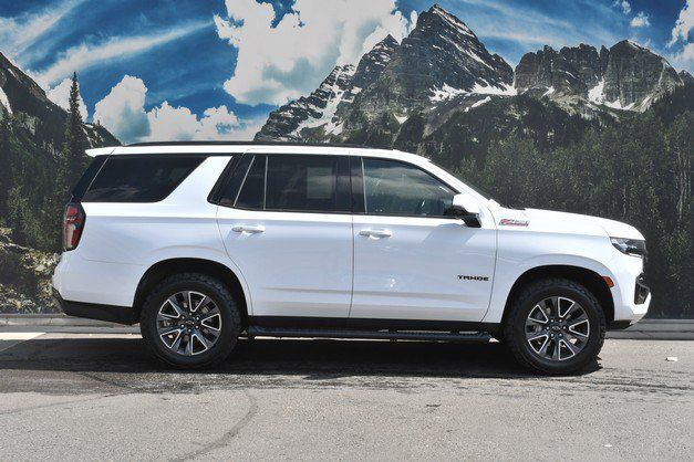 Used 2023 Chevrolet Tahoe Z71 w/ Luxury Package AWD/4WD image 2