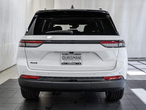 New 2025 Jeep Grand Cherokee Altitude image 5