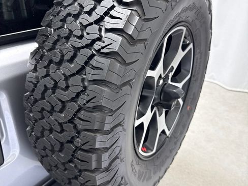 Used 2021 Jeep Wrangler Unlimited Rubicon w/ Uconnect 4C Nav & Sound Group AWD/4WD image 43