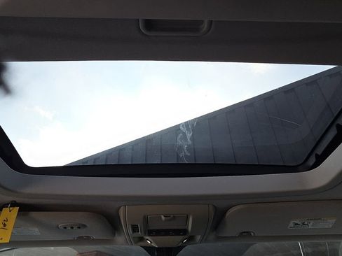 Used 2015 Chrysler Town & Country Limited Platinum image 16