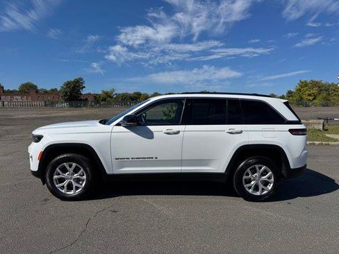 Certified 2022 Jeep Grand Cherokee Limited AWD/4WD image 2